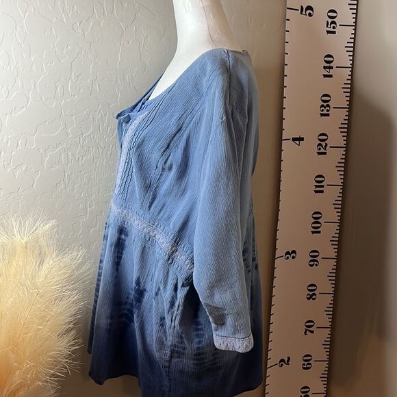 La Blues dip dyed gauze blouse. Mid-length sleeves w/ attached undergarment. - Picture 7 of 13